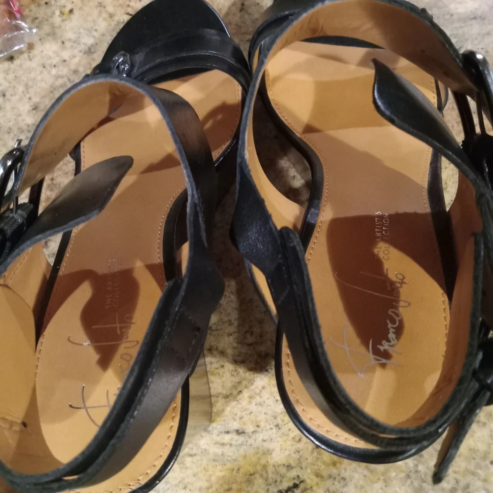 Shoes - Picture 5 of 8
